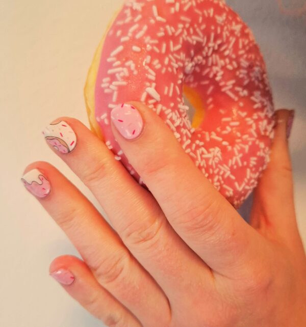 Donut worry maniac nails